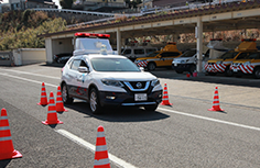 運転技能訓練をする隊員